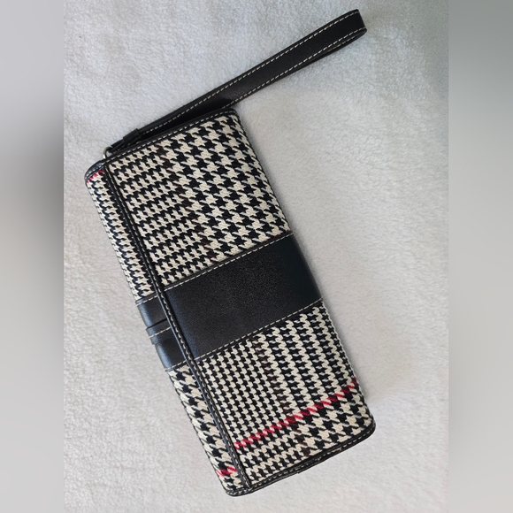 Chaps Black and White Houndstooth Wristlet NWOT New without Tags - Picture 4 of 6